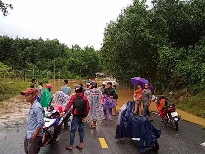 Quảng Ngãi: 1 người mất tích, 12 người bị thương do bão số 5