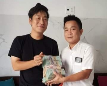 1 chủ nhà hàng trả lại 1,6 tỉ đồng cho du khách Hàn Quốc