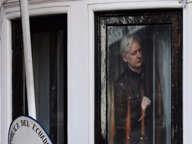Ecuador lên tiếng về ông chủ WikiLeaks