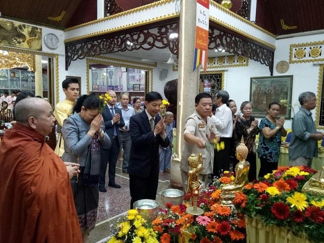 Người dân 5 nước Đông Nam Á rộn ràng lễ tắm Phật