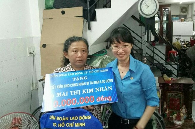 TP.HCM: Tặng 306 phần quà cho công nhân bị tai nạn lao động