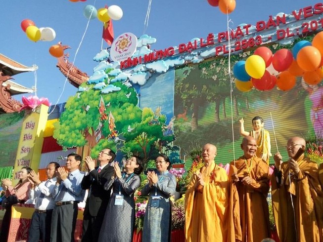Đại lễ Phật đản hướng đến thế giới từ bi, đoàn kết.