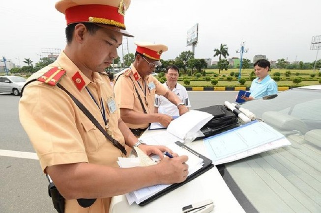 Trễ hạn nộp phạt, biên bản xử phạt có dùng thay GPLX?