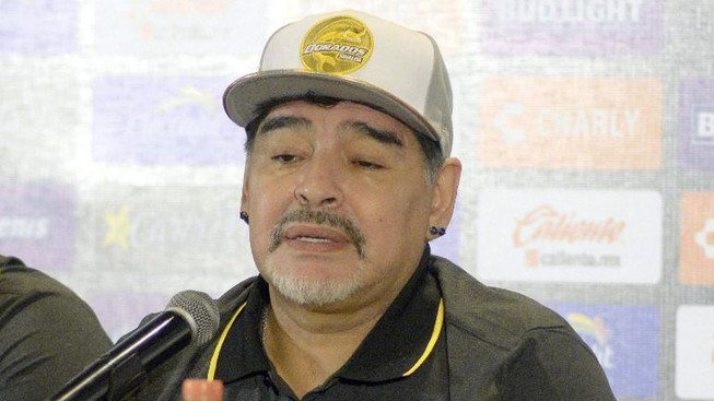 Maradona bị phạt vì ‘dành chiến thắng’ cho ông Maduro
