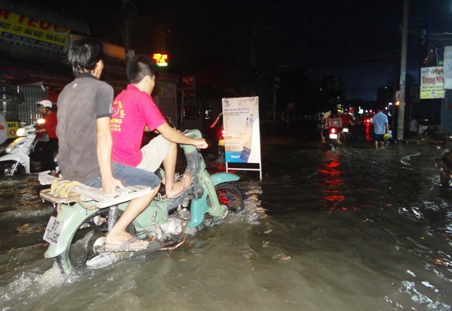 Xây đê bao kín thành phố để chống ngập?