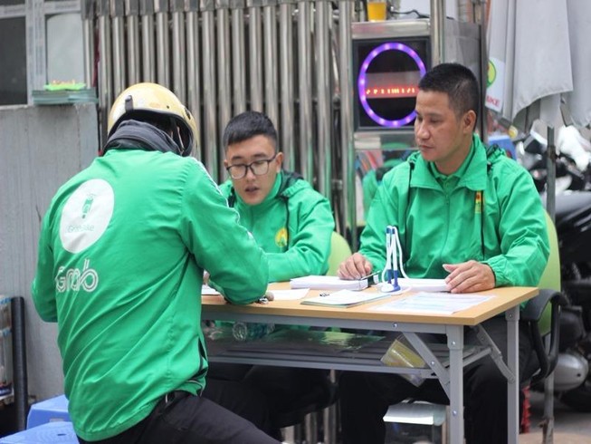 Mai Linh nợ nần chồng chất vì... Uber, Grab