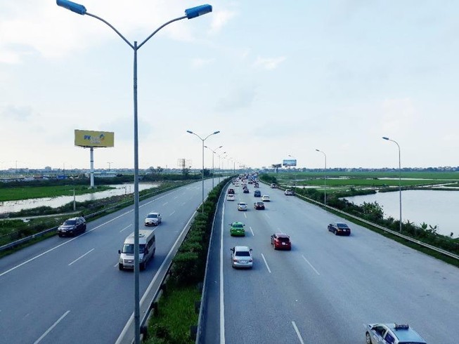 Yêu cầu 22.600 phương tiện quá tải rời khỏi cao tốc