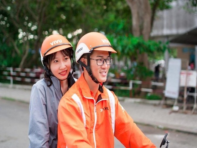 Sẽ phạt nặng tài xế Grab vừa chạy xe vừa dùng điện thoại