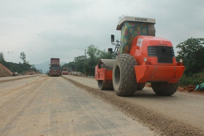 Vốn bảo trì mới đáp ứng trên 34% nhu cầu sửa đường