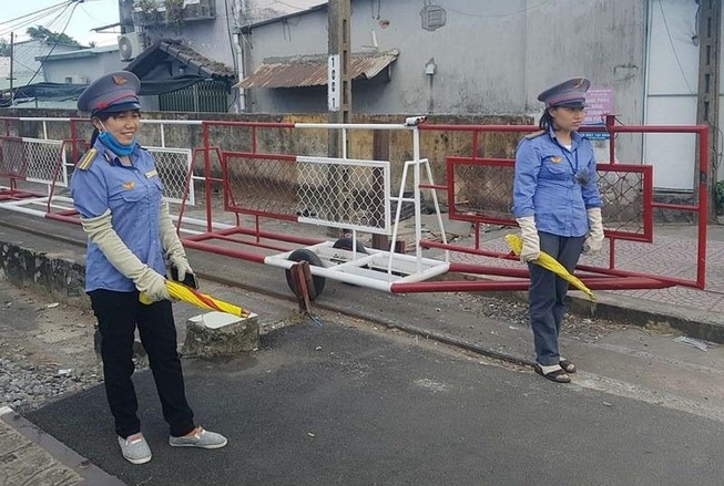 Vụ nhân viên gác chắn cứu bà cụ: 'Người hùng' ngành đường sắt