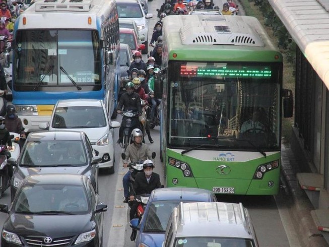 Kiến nghị miễn vé cho người già khi dùng phương tiện công cộng