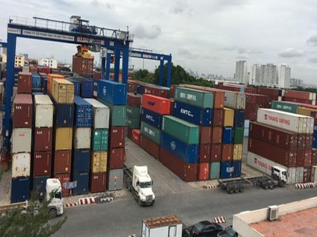 Hơn 3.000 container không có người nhận