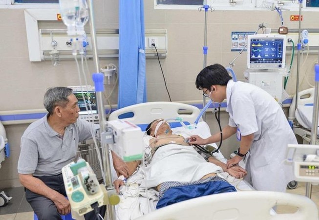 Giám sát, xử lý cán bộ y tế thu thêm chi phí của người bệnh