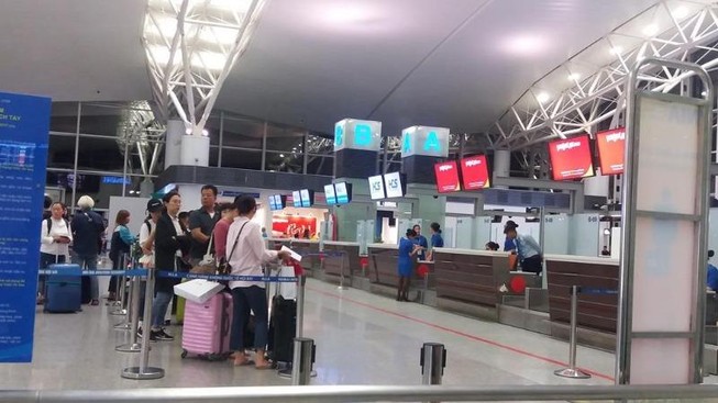 Dừng sửa nhà ga T1 sân bay Tân Sơn Nhất vào giờ cao điểm