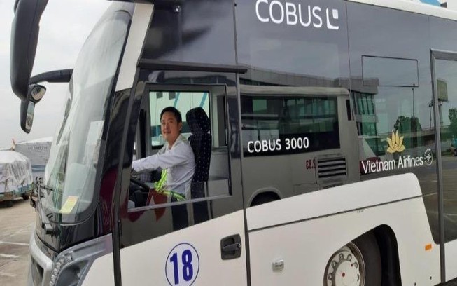 Bộ trưởng khen các nhân viên hàng không trả lại hàng ngàn USD