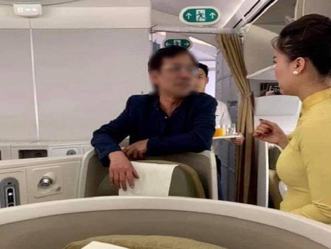 Vụ khách tố bị sàm sỡ: Cần kiểm tra khâu làm thủ tục