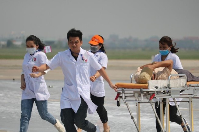 Sẵn sàng ứng phó tình huống khẩn cấp sân bay Nội Bài