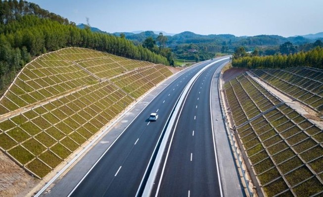 Phó Thủ tướng: Cao tốc phải chất lượng và đẹp
