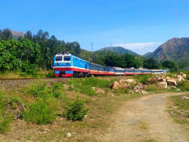 Đề xuất phát hành thẻ cho khách đi tất cả đoàn tàu