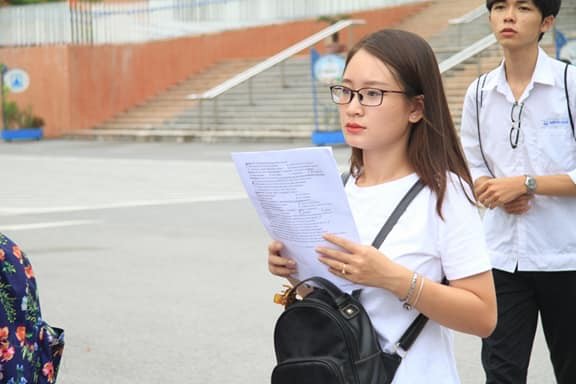 Kết thúc ngày thi thứ 2: Hai cán bộ coi thi vi phạm