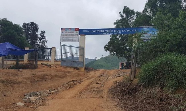 6 học sinh ở Đắk Lắk bỗng thích leo đồi, lội suối
