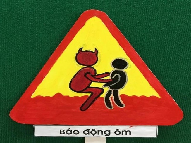 Giúp con nhận diện 5 hành vi xâm hại báo động