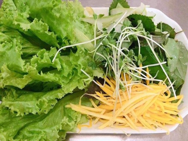 Những ai không nên ăn rau sống?