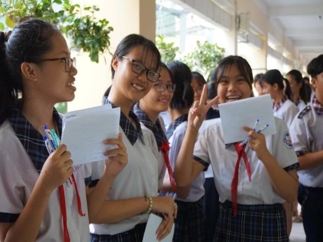Sĩ tử TP.HCM cười như ‘địa chủ được mùa’ trước giờ thi