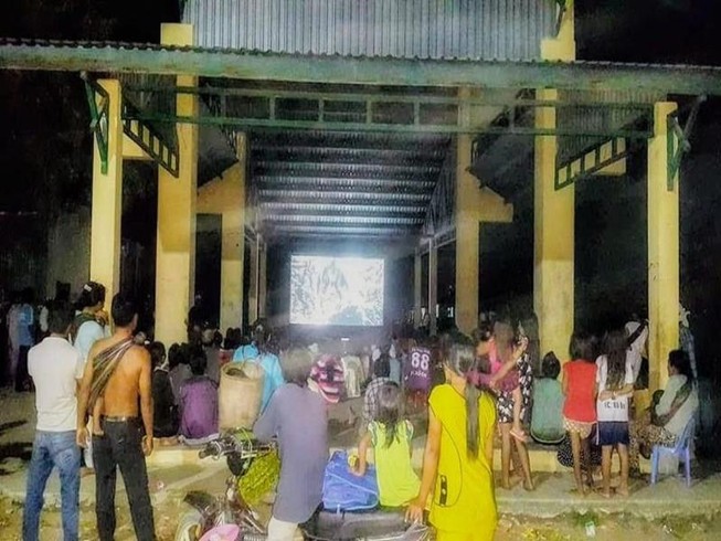 Đi... nghe chiếu bóng