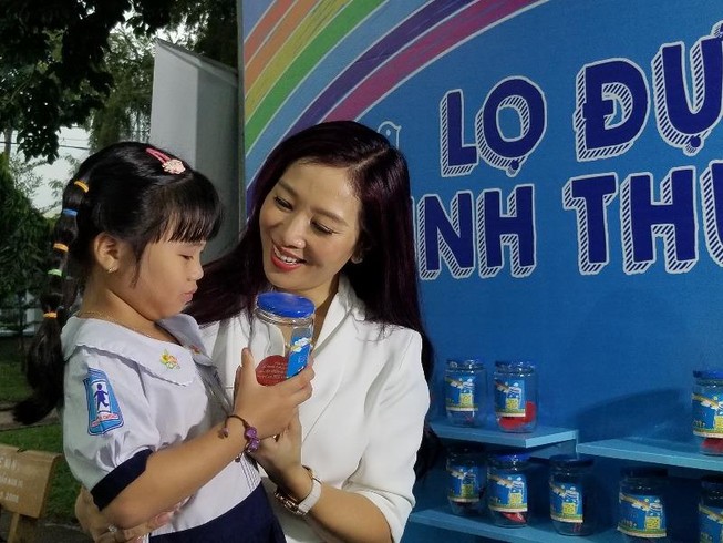 Lọ đựng tình thương 'Gia đình là món quà kỳ diệu nhất'