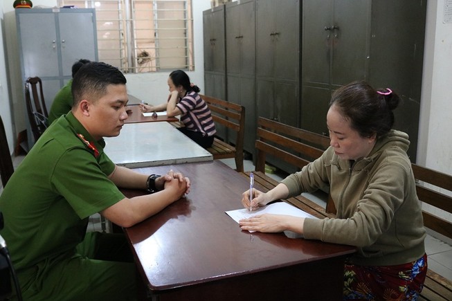 Hai người phụ nữ thừa nhận đánh trẻ tại điểm giữ trẻ