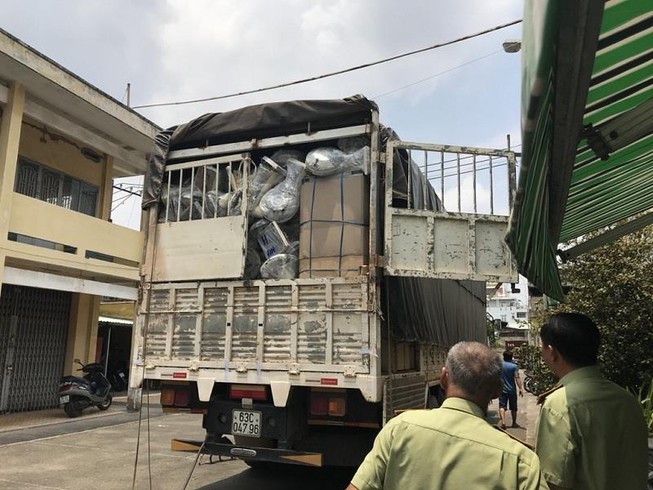Mật phục tóm gọn xe tải chở hàng không nguồn gốc