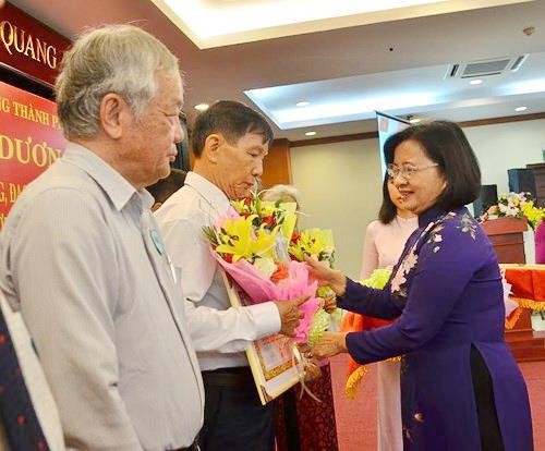 Học tập Bác Hồ: Hãy tự soi, tự sửa mình mỗi ngày