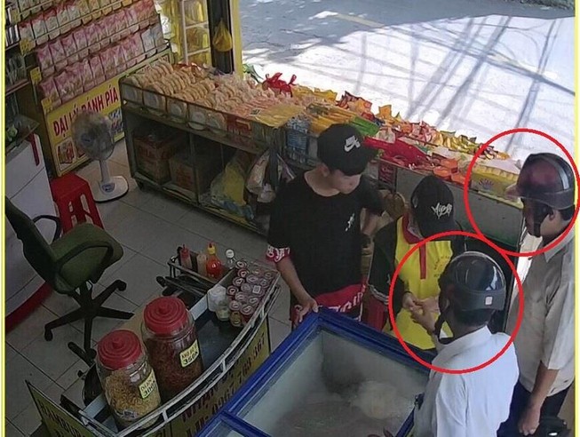 Thủ Đức: Vợ chồng giả cán bộ liên đoàn lao động đi bán sách