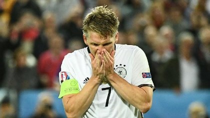 Schweinsteiger chia tay tuyển Đức