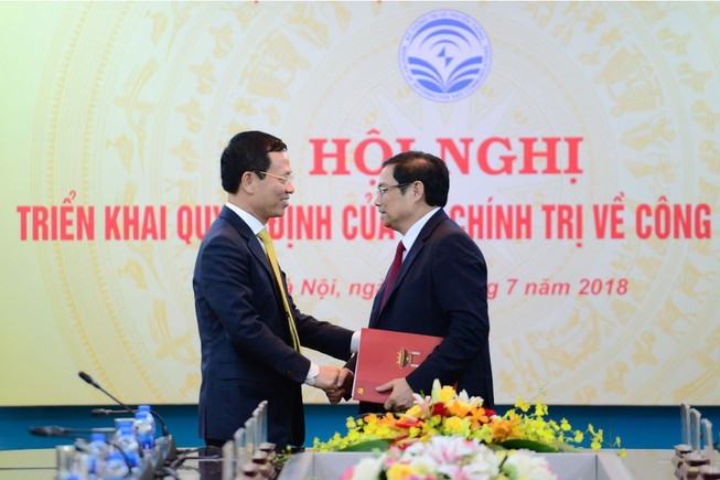 Trao quyết định bổ nhiệm ông Nguyễn Mạnh Hùng tại Bộ TT&TT