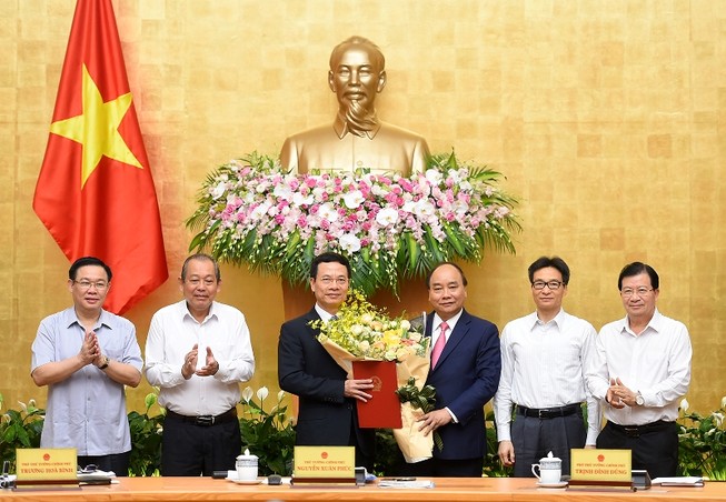 Thủ tướng trao quyết định giao quyền bộ trưởng Bộ TT&TT
