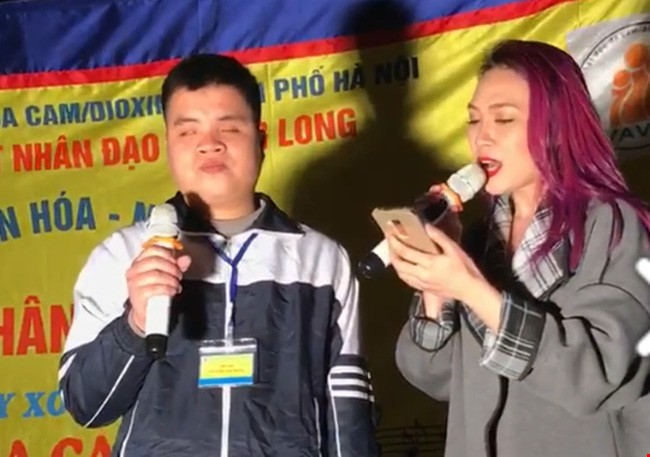Hà Nội quản chặt người khuyết tật hát rong ở vỉa hè