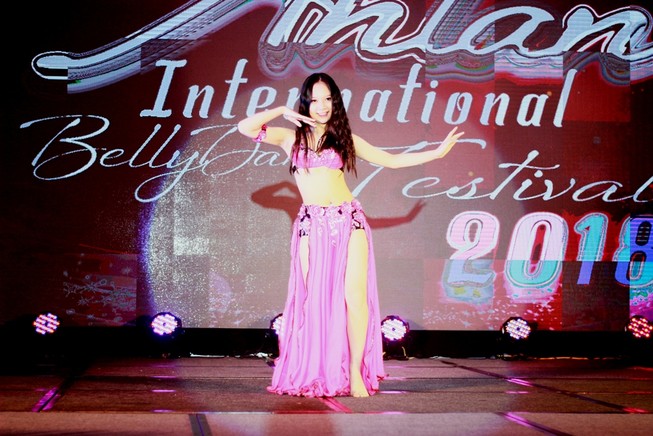 Vũ công Belly Dance Việt Nam và quốc tế cuốn hút người xem
