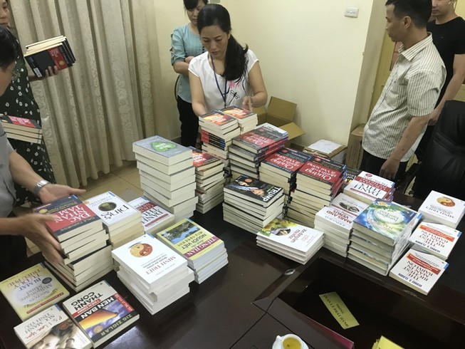 Xử phạt 2 nhà sách phát hành sách lậu số lượng lớn