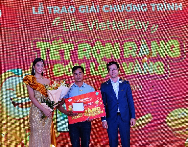 Chàng trai 8X quê Yên Bái trúng thưởng 1 kg vàng