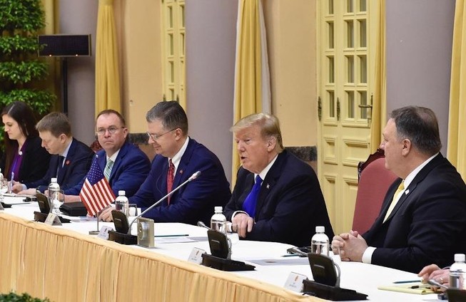 Tổng thống Donald Trump ấn tượng về lòng hiếu khách của VN