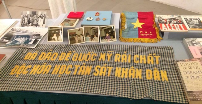 Luật sư người Mỹ trao tặng 450 tài liệu, hiện vật năm 1965