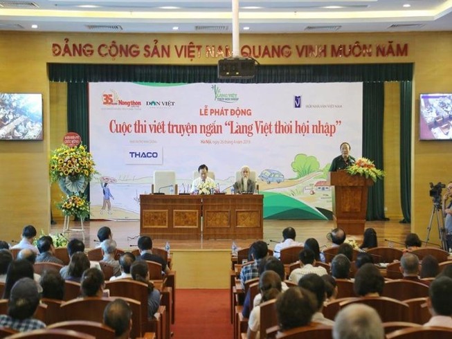 Viết về làng Việt thời hội nhập 'rinh' giải thưởng khủng