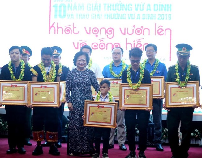 Giải thưởng Vừ A Dính và hành trình 10 năm