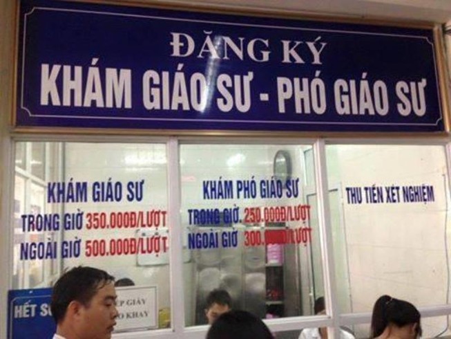 Lạ mắt, lạ tai: Bệnh nhân đi khám bệnh cho Giáo sư?