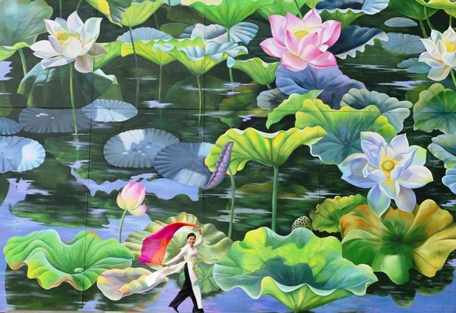 Bức tranh hoa sen ở sân bay Nội Bài đạt giải tại Ý