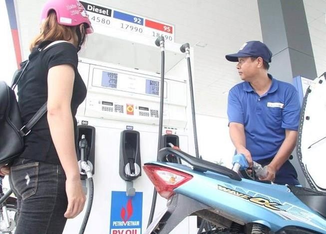 Mỗi lít xăng RON 95 lên mức tối đa 20.517 đồng, E5 RON 92 lên 19.653 đồng từ 16h30 chiều 2-7.