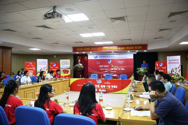 6.300 người tham gia lễ chào cờ đặc biệt ở 63 tỉnh, thành