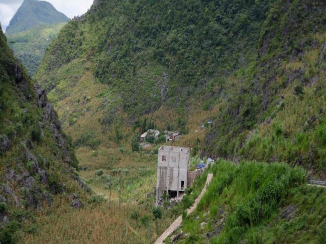  'Chiếc răng' cắm vào Mã Pì Lèng: Sâu hay khôn
